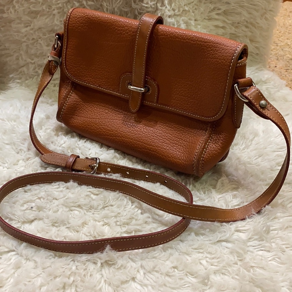Dooney & Bourke brown leather handbag. Classic.